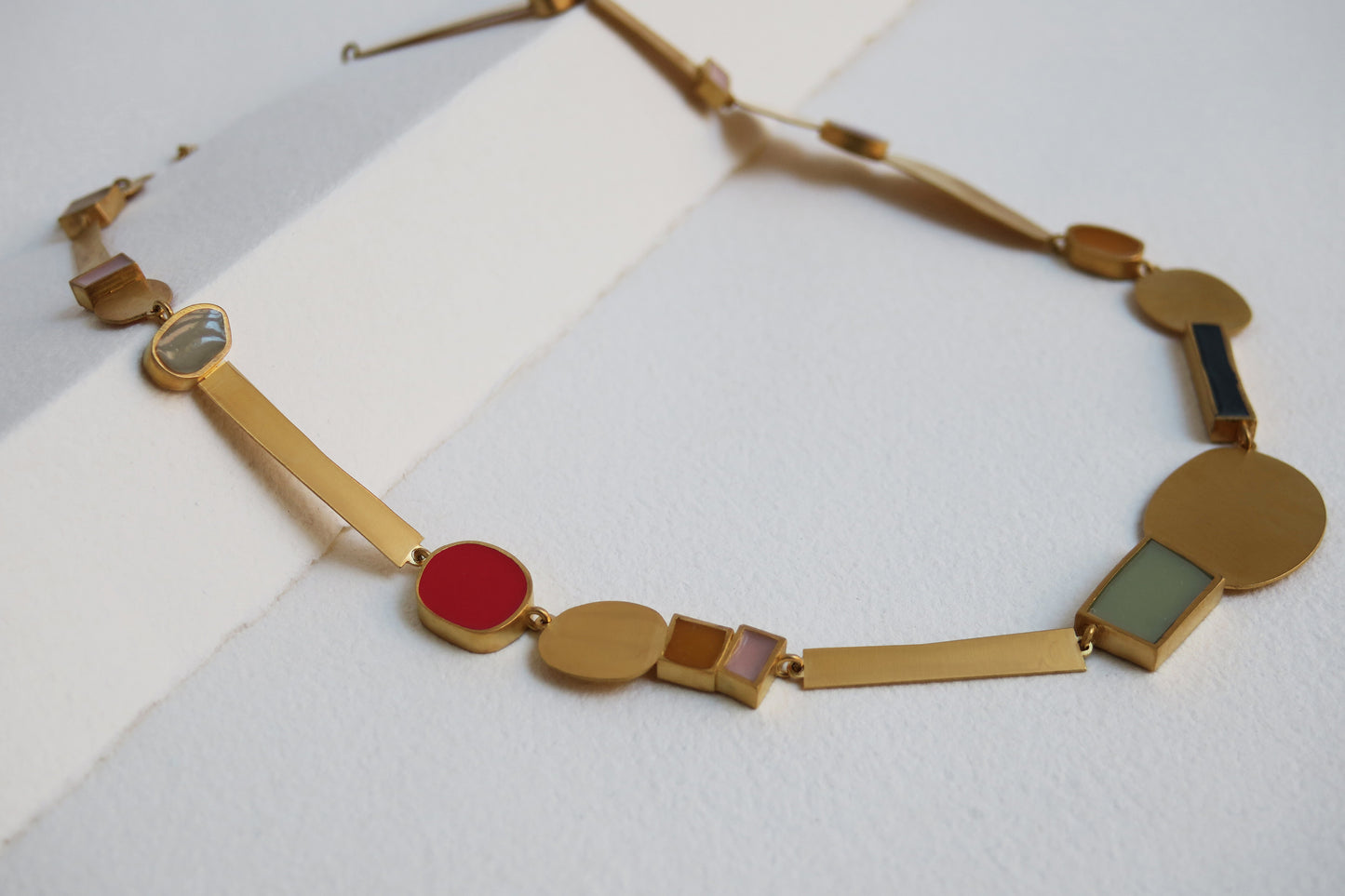 COLLAR COLLAGE 02