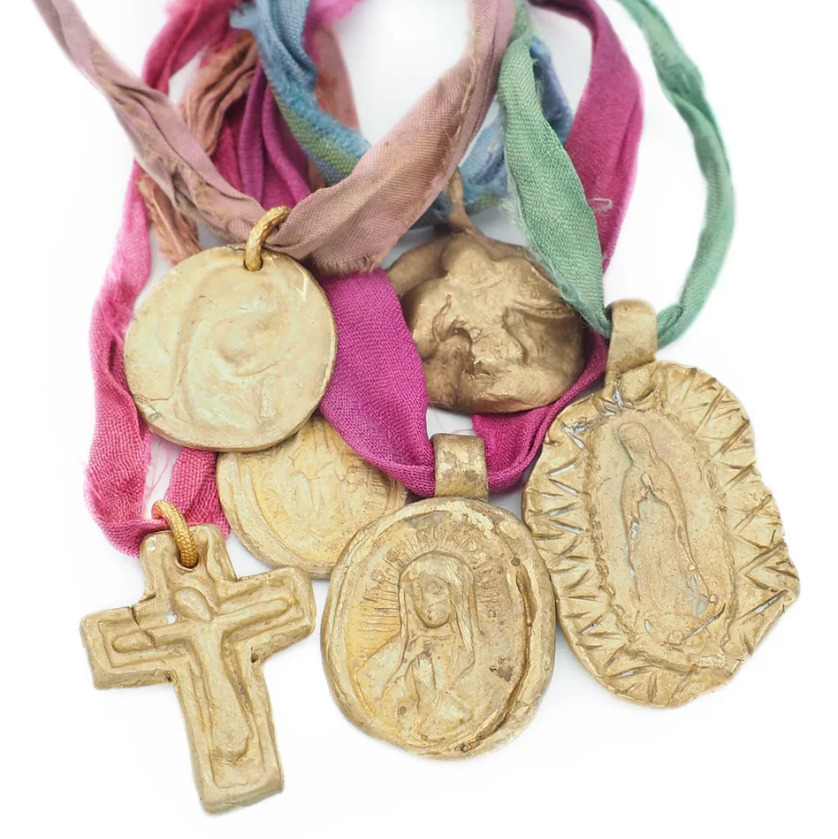 COLLAR ESPIRITU SANTO SANDRA BELLEW