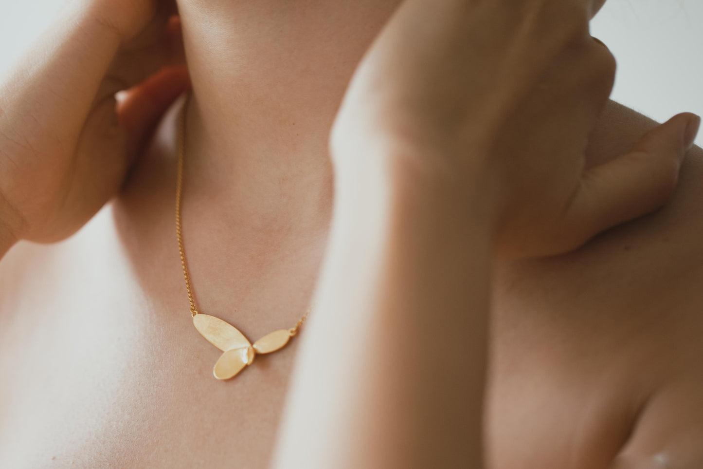 COLLAR LILIA ORO 02