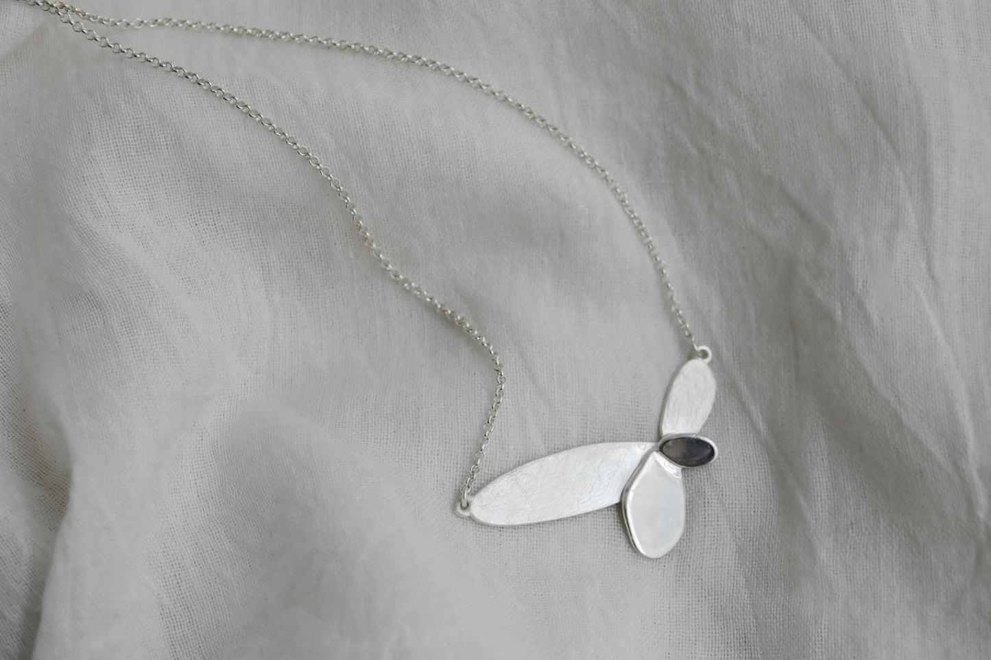 COLLAR LILIA PLATA 02