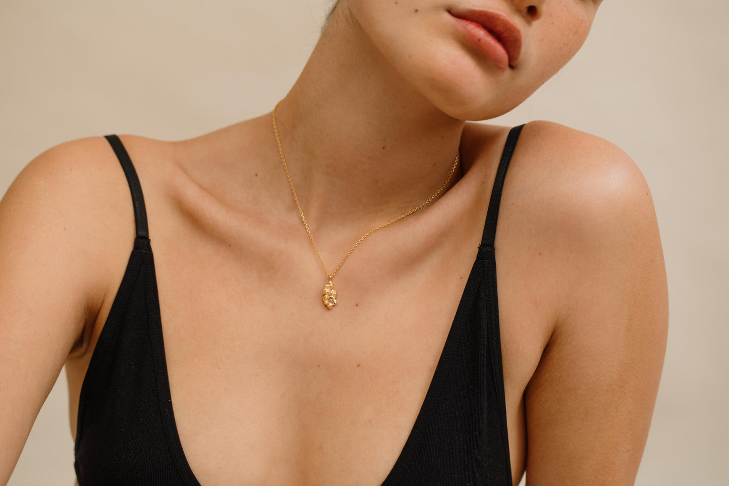 COLLAR ARENA ORO 01