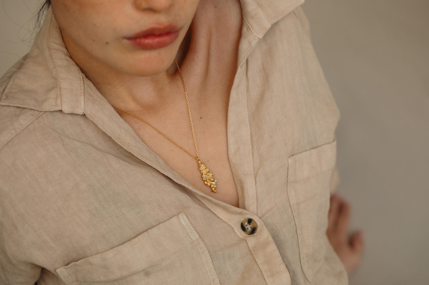 COLLAR ARENA ORO 02