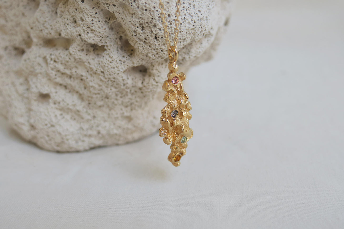 COLLAR ARENA ORO 02