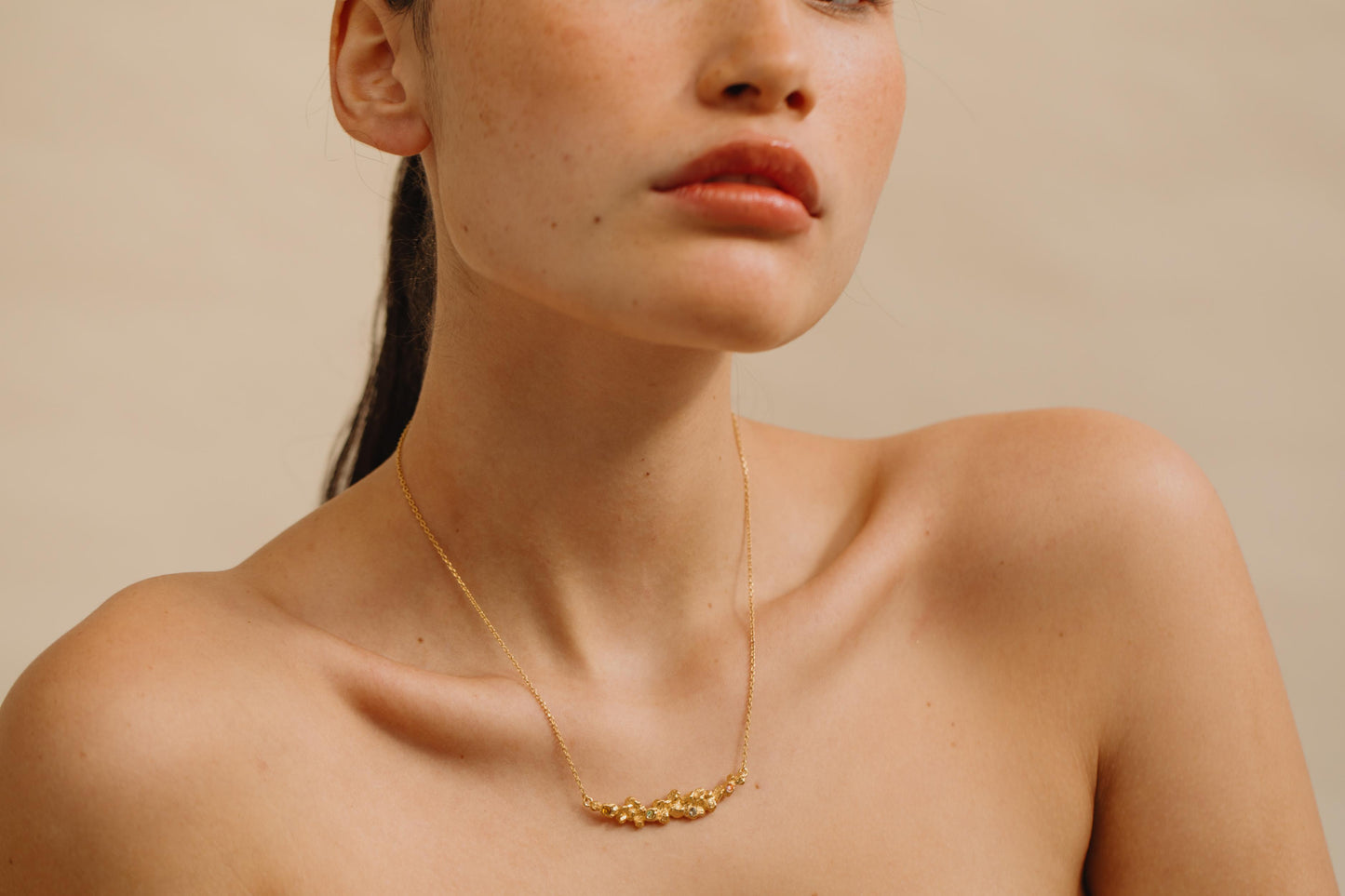 COLLAR ARENA ORO 03