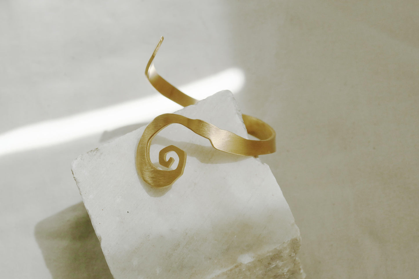 PULSERA MAR ORO