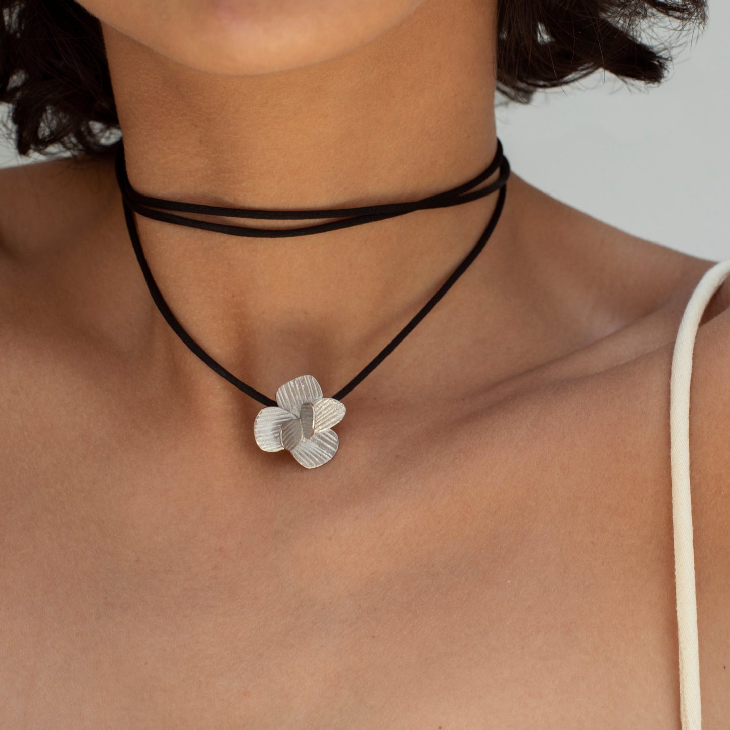 COLLAR PAMPALONIA PLATA 02