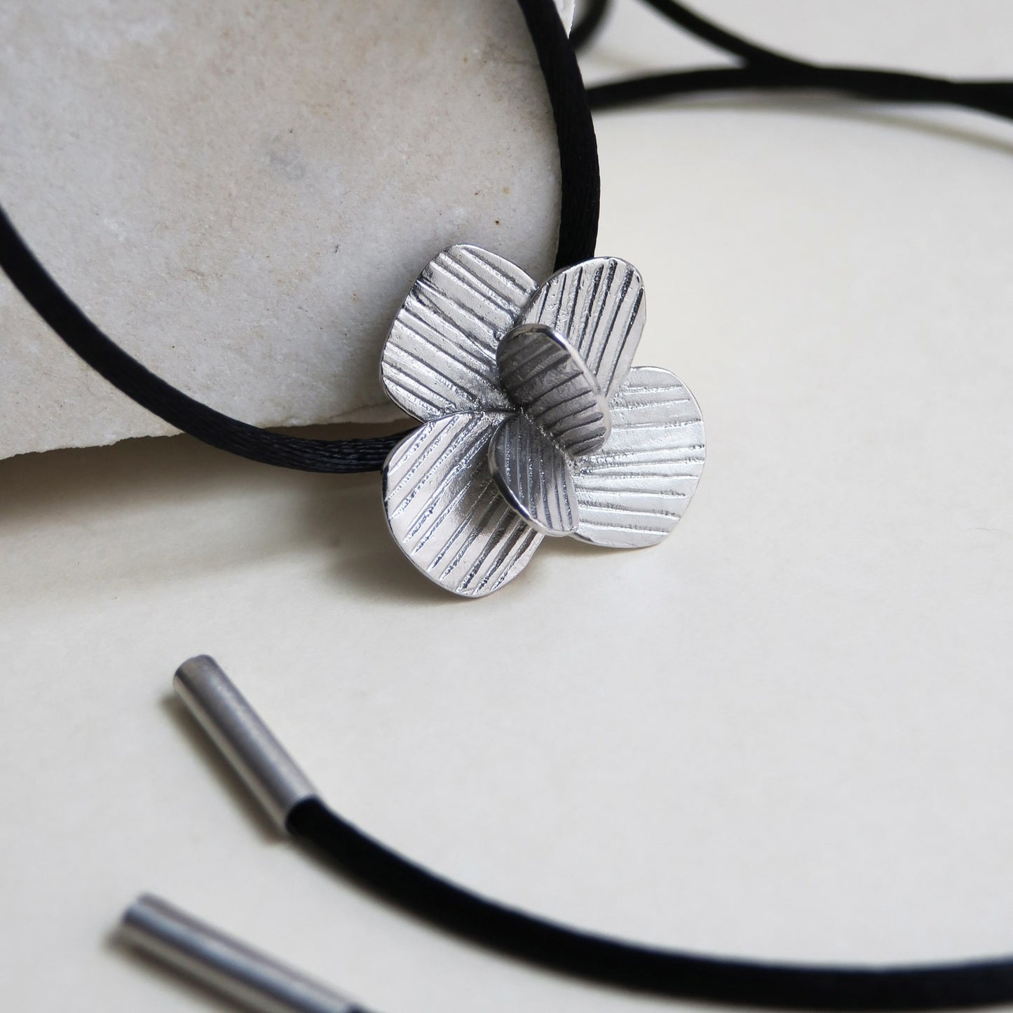 COLLAR PAMPALONIA PLATA 02