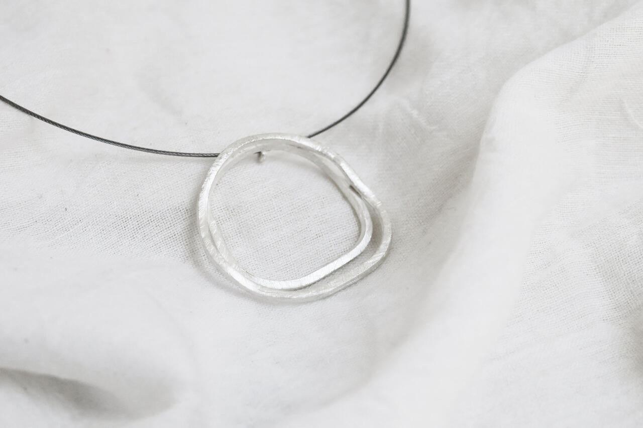COLLAR CURVES PLATA