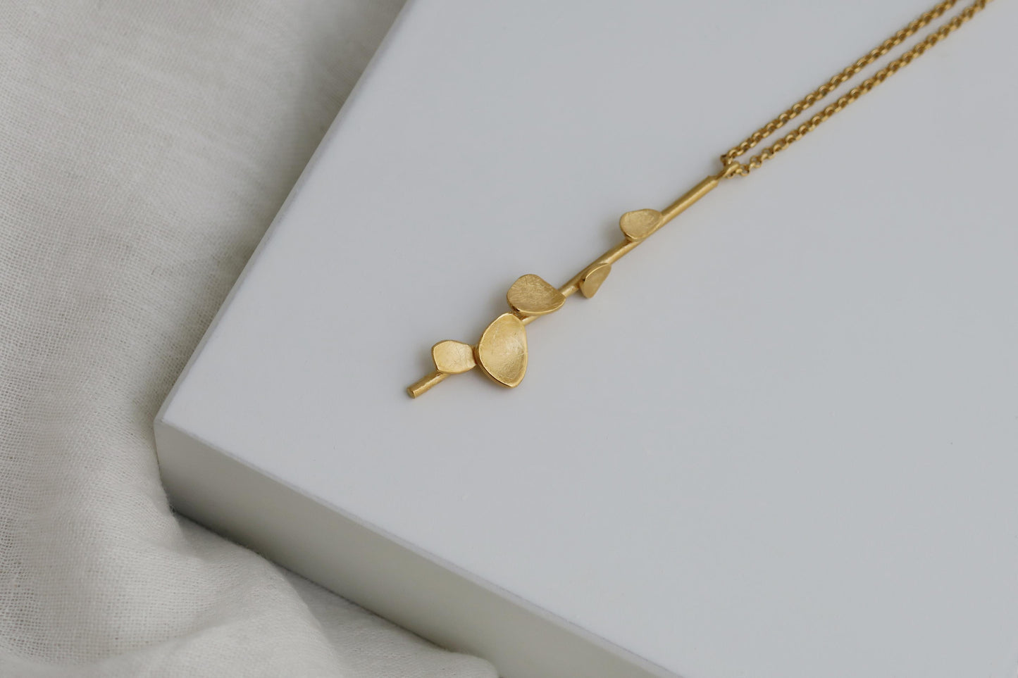 COLLAR BRANCA ORO 01